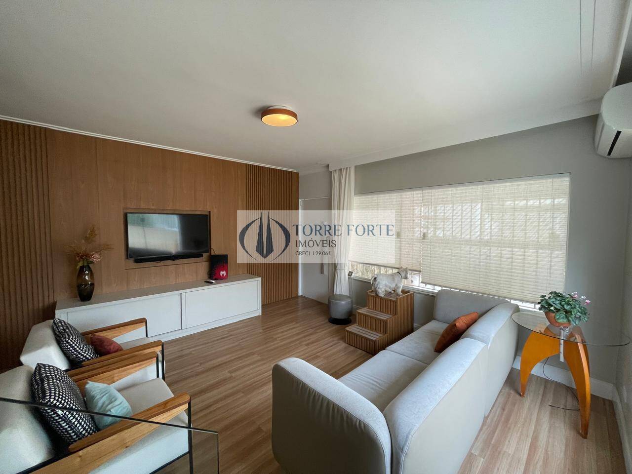 Casa à venda com 3 quartos, 148m² - Foto 1