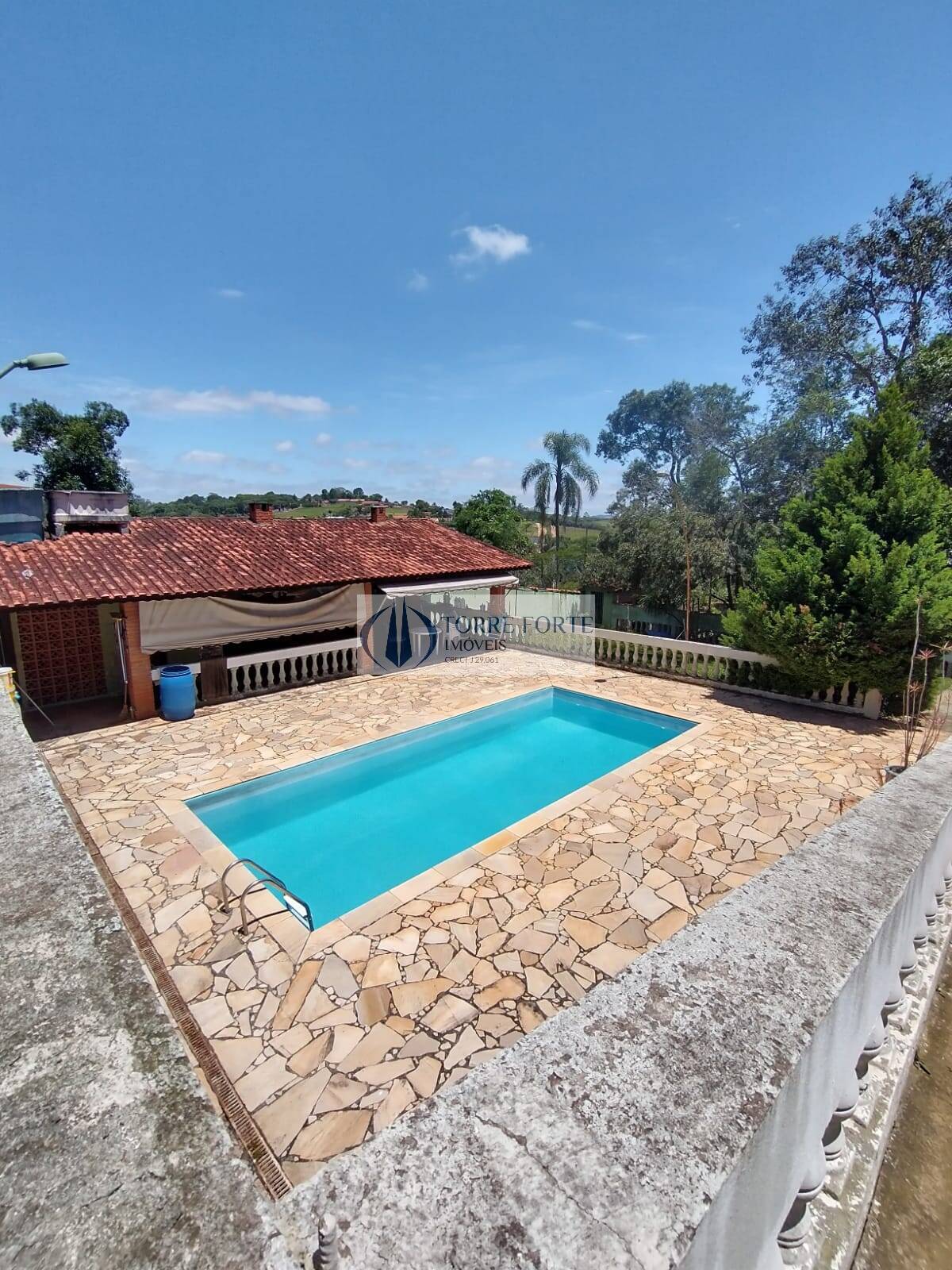 Casa à venda com 2 quartos, 300m² - Foto 1