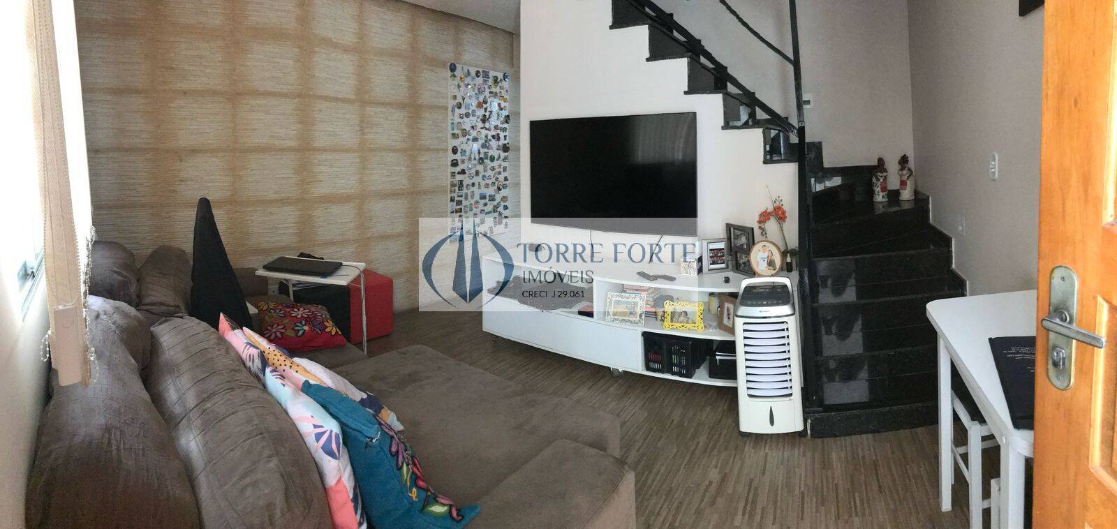 Casa à venda com 2 quartos, 62m² - Foto 2