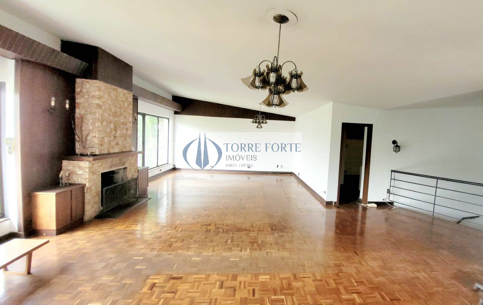 Casa para alugar com 7 quartos, 500m² - Foto 1