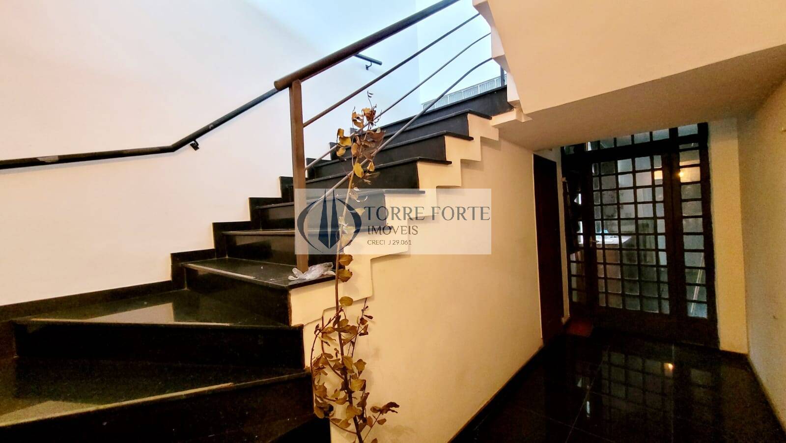 Casa para alugar com 7 quartos, 500m² - Foto 12