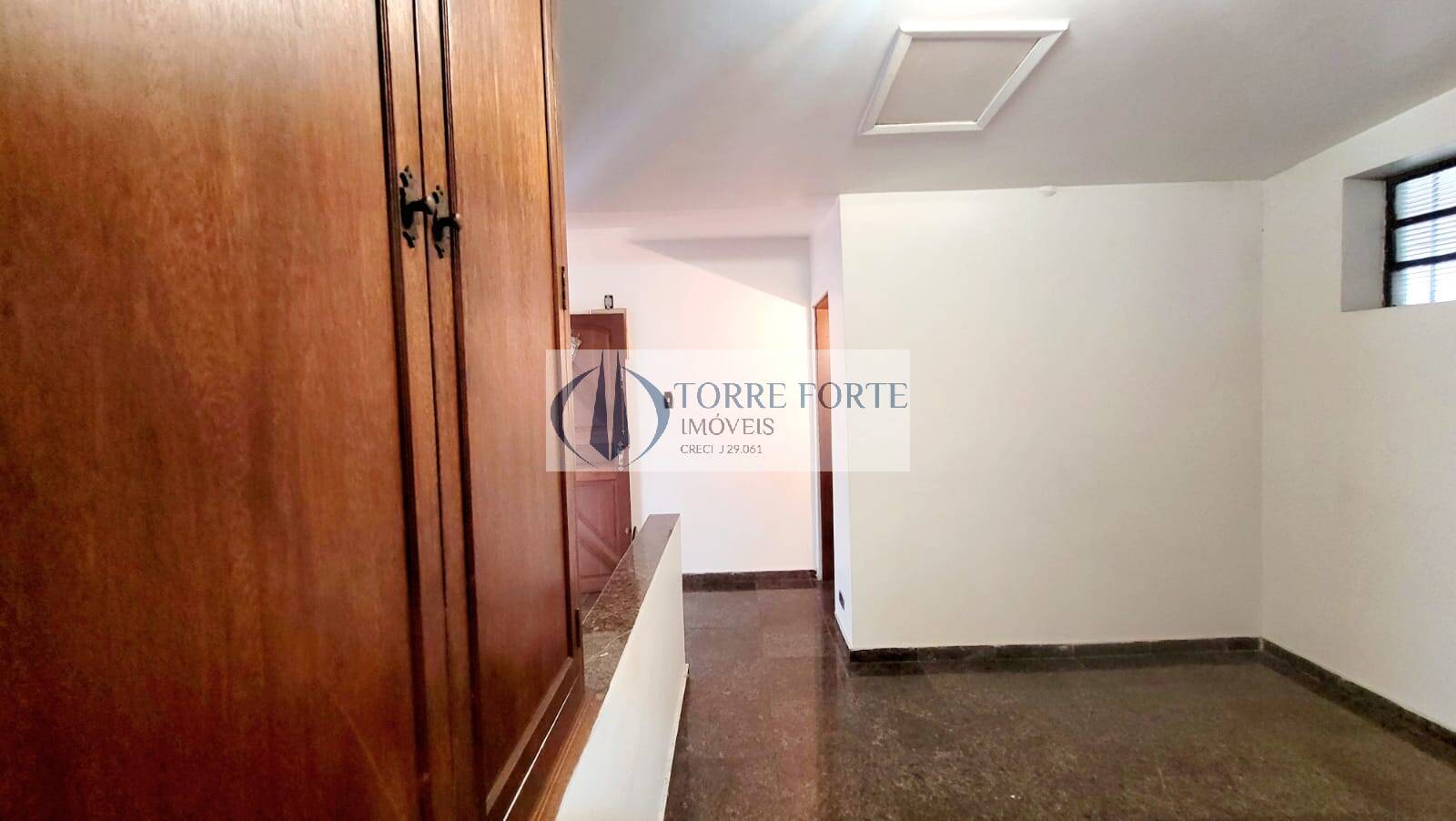 Casa para alugar com 7 quartos, 500m² - Foto 13