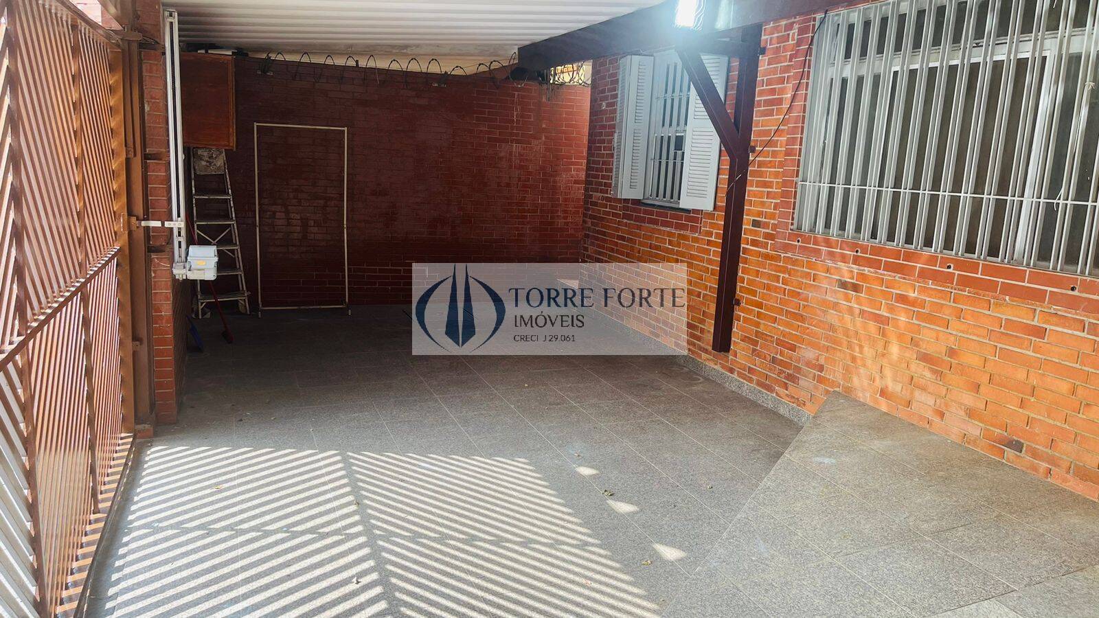 Casa para alugar com 5 quartos, 200m² - Foto 1