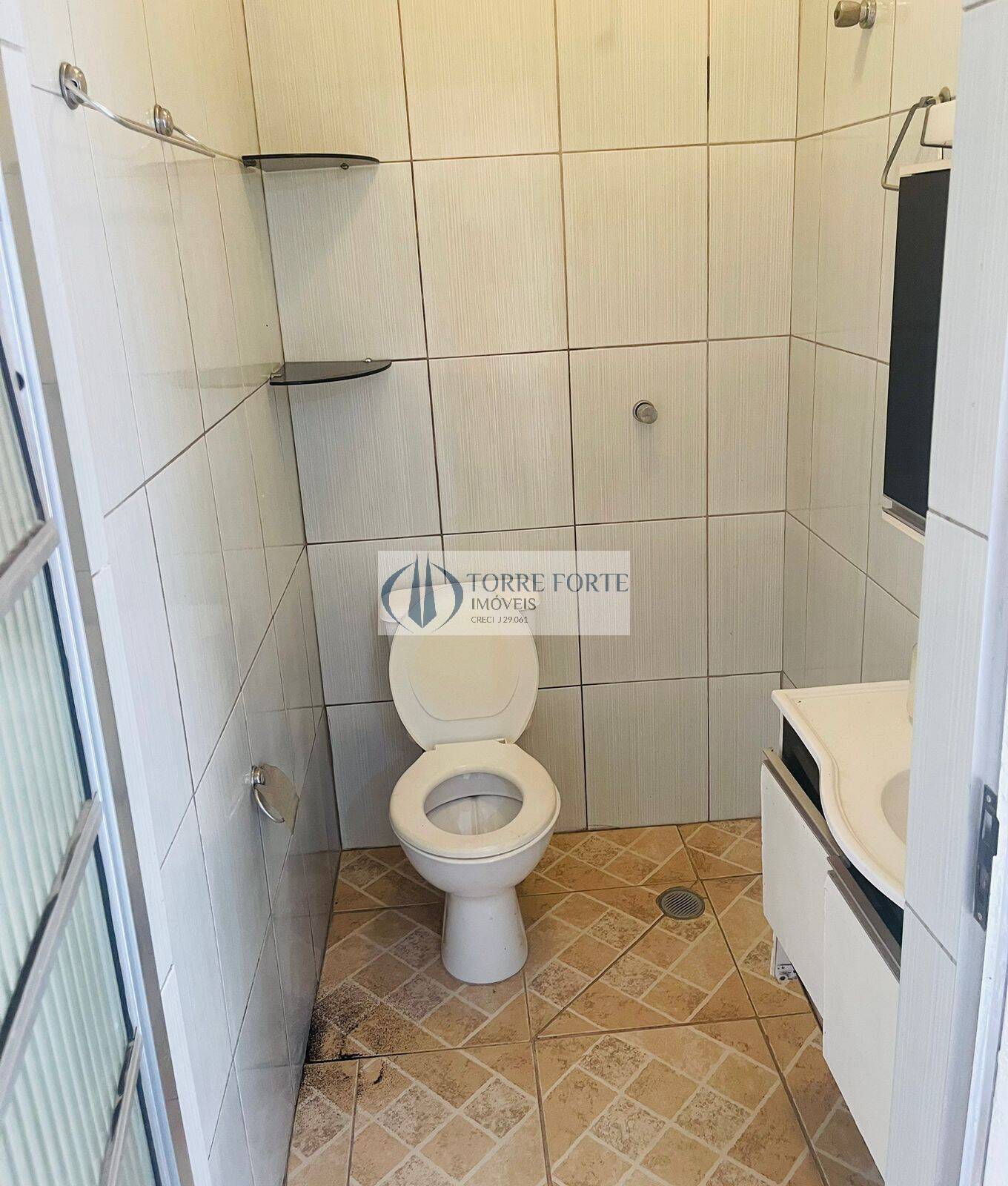Casa para alugar com 5 quartos, 200m² - Foto 3