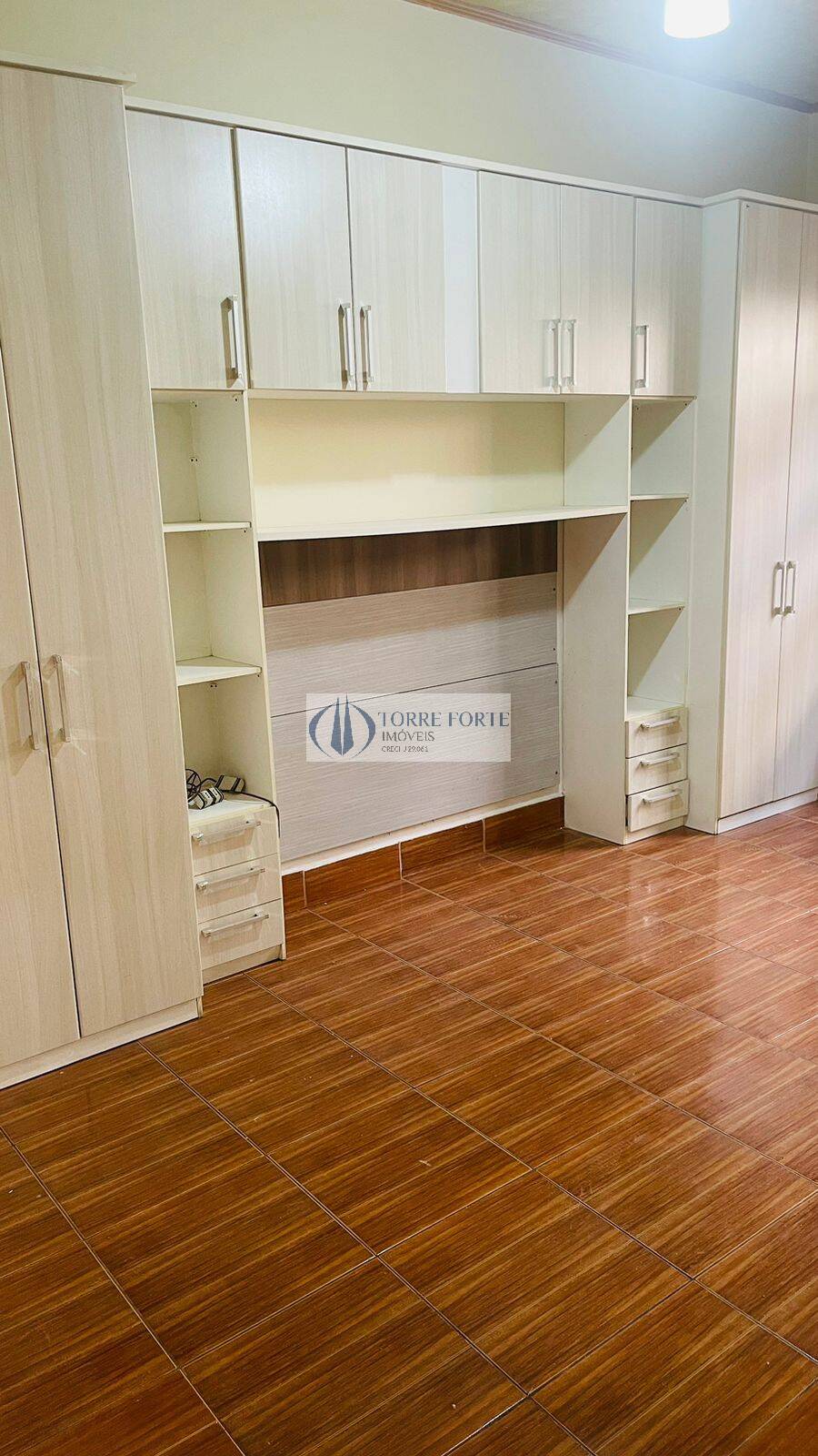 Casa para alugar com 5 quartos, 200m² - Foto 12