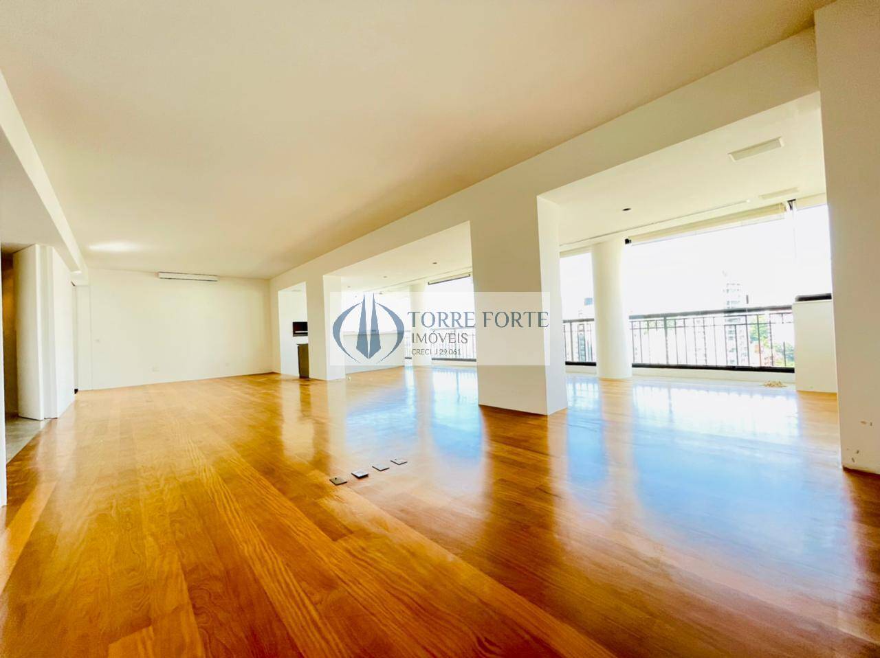 Apartamento para alugar com 3 quartos, 215m² - Foto 1
