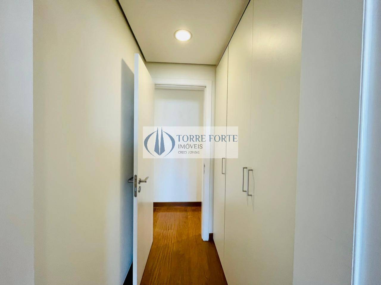 Apartamento para alugar com 3 quartos, 215m² - Foto 16