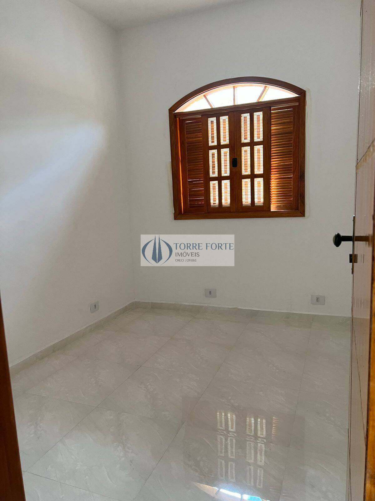 Casa à venda com 3 quartos, 102m² - Foto 4