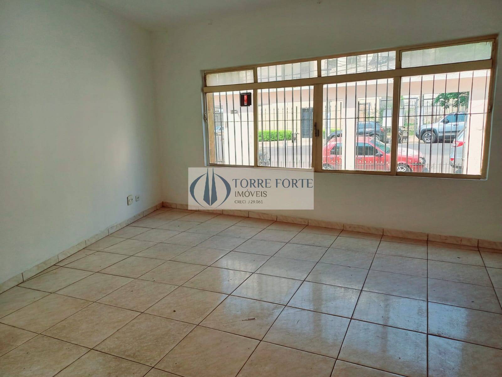 Casa à venda com 3 quartos, 158m² - Foto 1