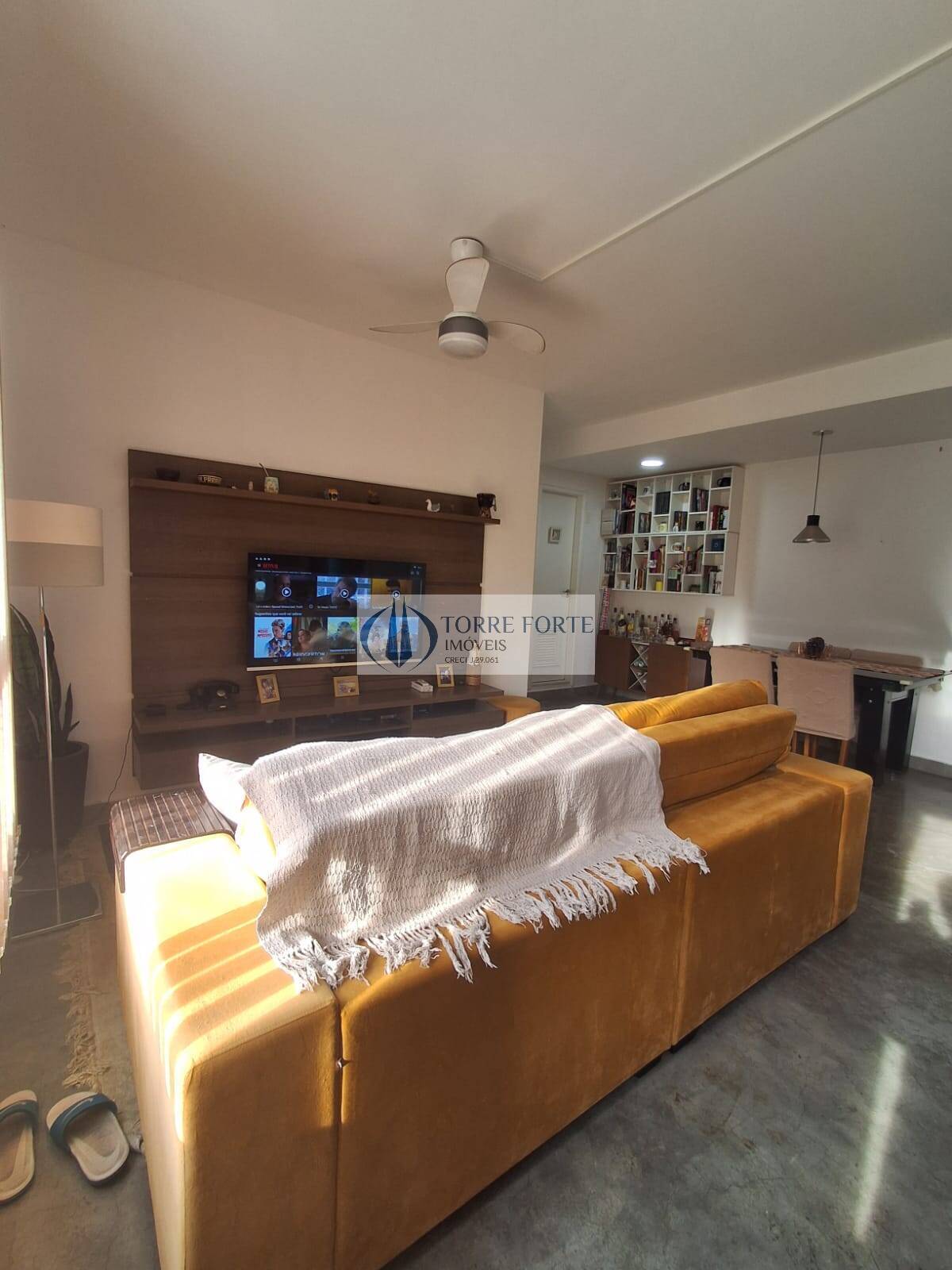 Apartamento à venda com 2 quartos, 62m² - Foto 2