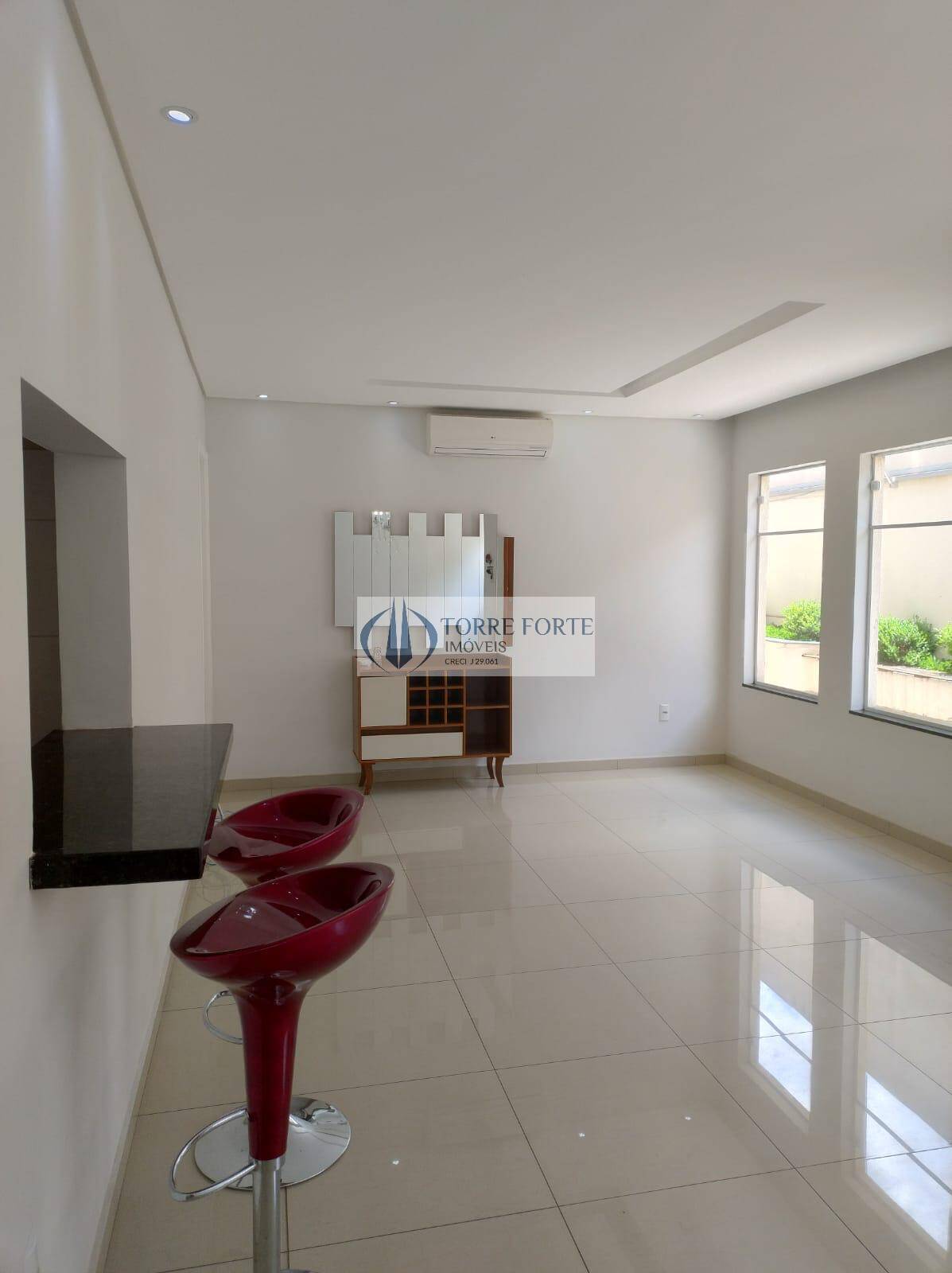 Casa à venda com 3 quartos, 152m² - Foto 1