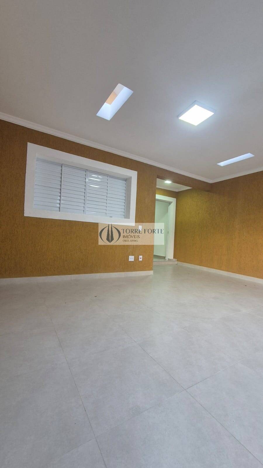 Casa à venda com 3 quartos, 126m² - Foto 1