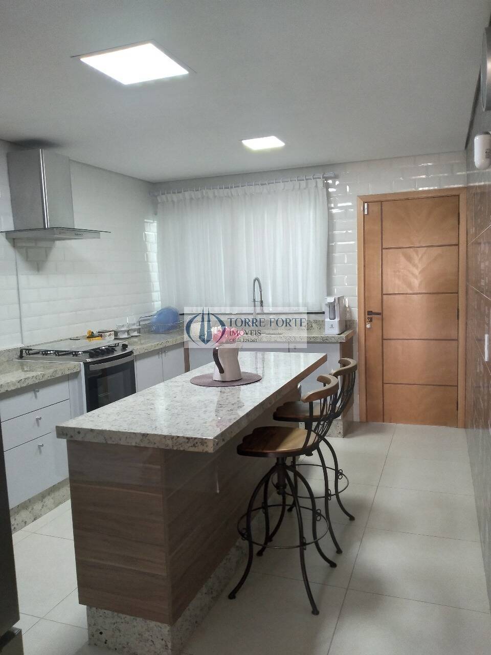 Casa à venda com 3 quartos, 176m² - Foto 5