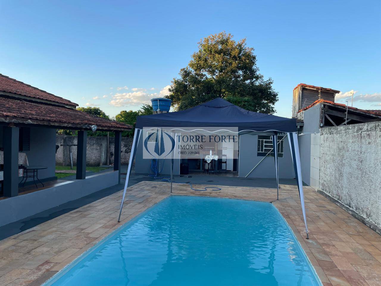Casa à venda com 2 quartos, 300m² - Foto 2