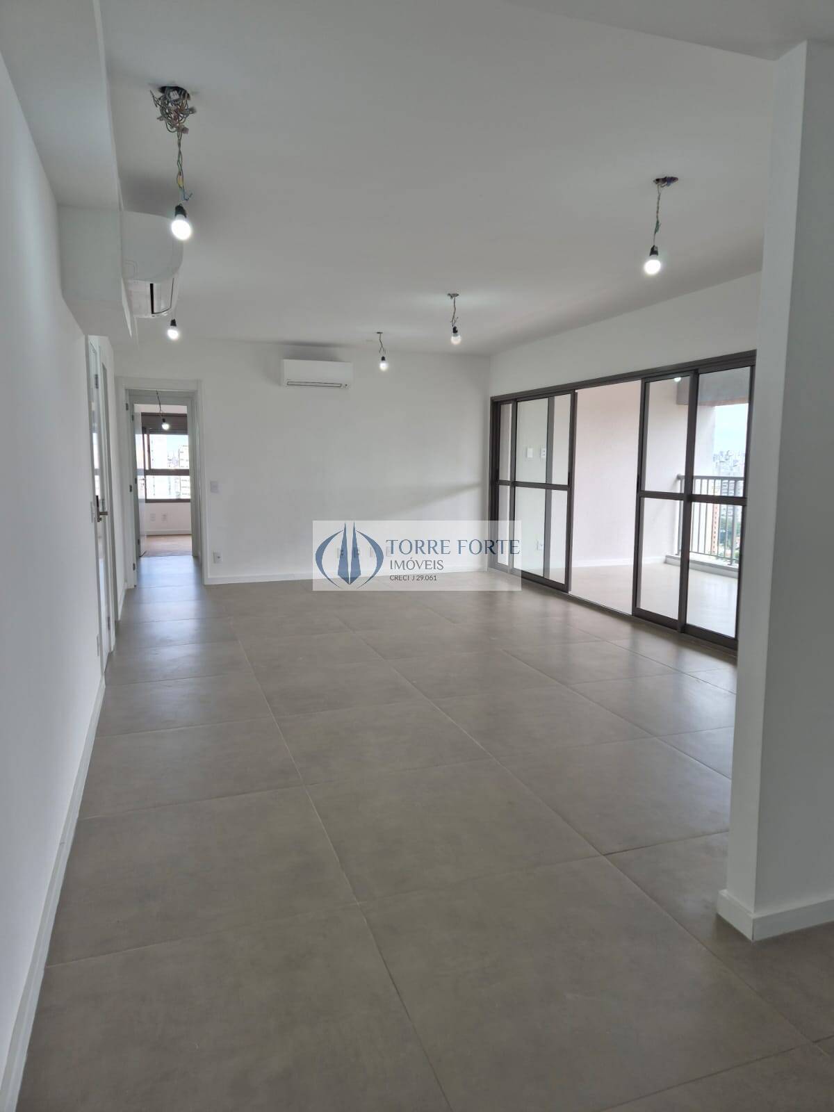 Apartamento à venda com 3 quartos, 139m² - Foto 2