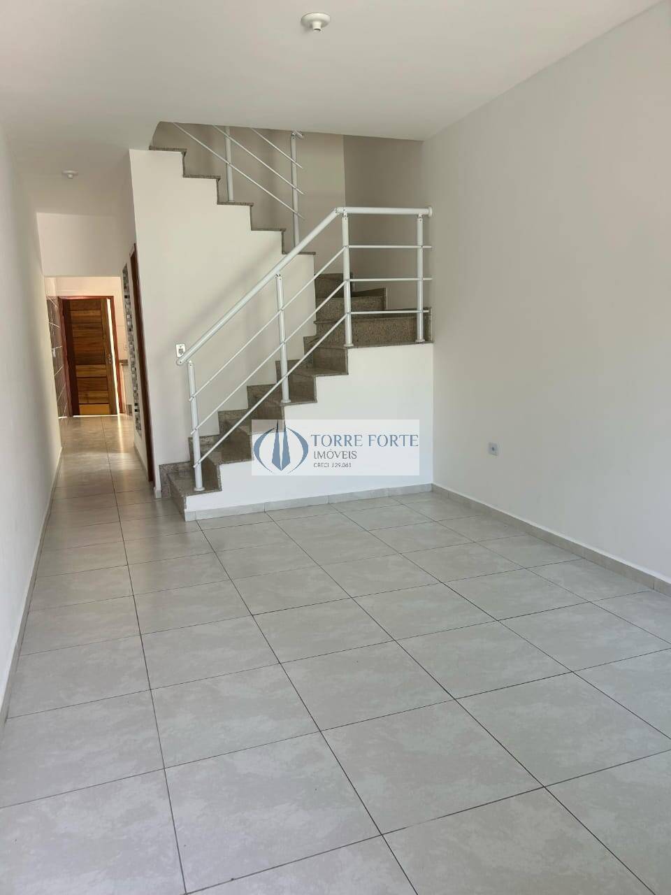 Casa à venda com 3 quartos, 106m² - Foto 2