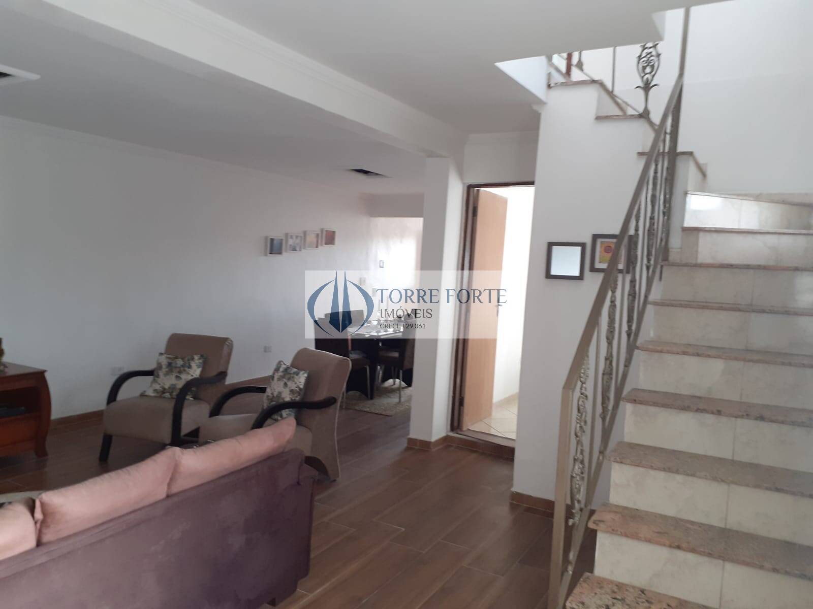 Casa à venda com 4 quartos, 300m² - Foto 3