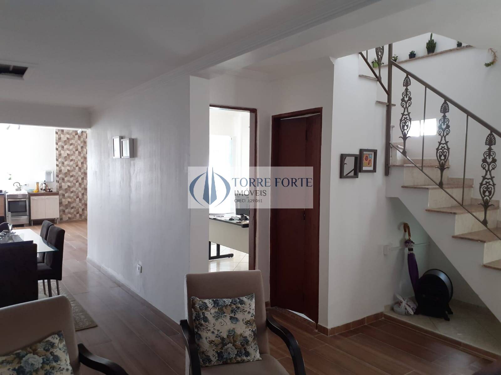 Casa à venda com 4 quartos, 300m² - Foto 4