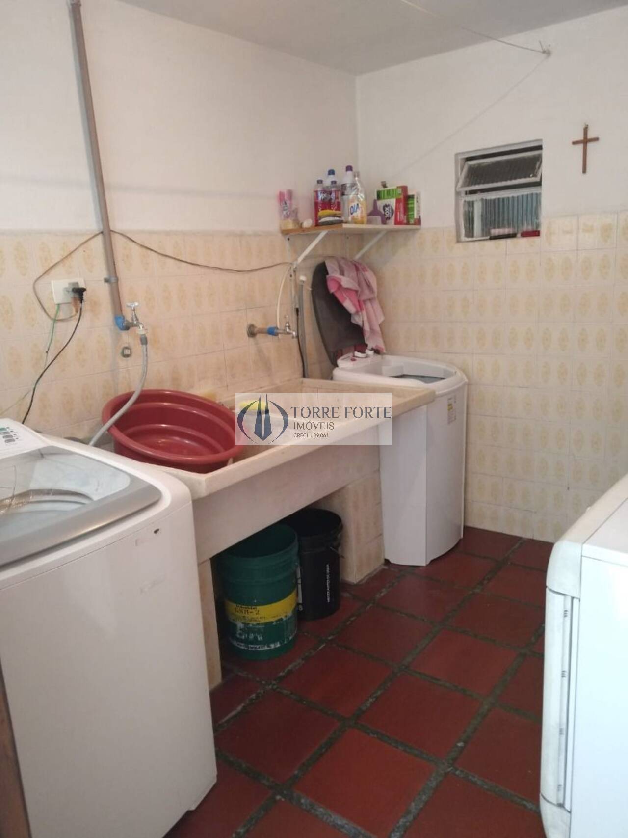 Casa à venda com 2 quartos, 200m² - Foto 2