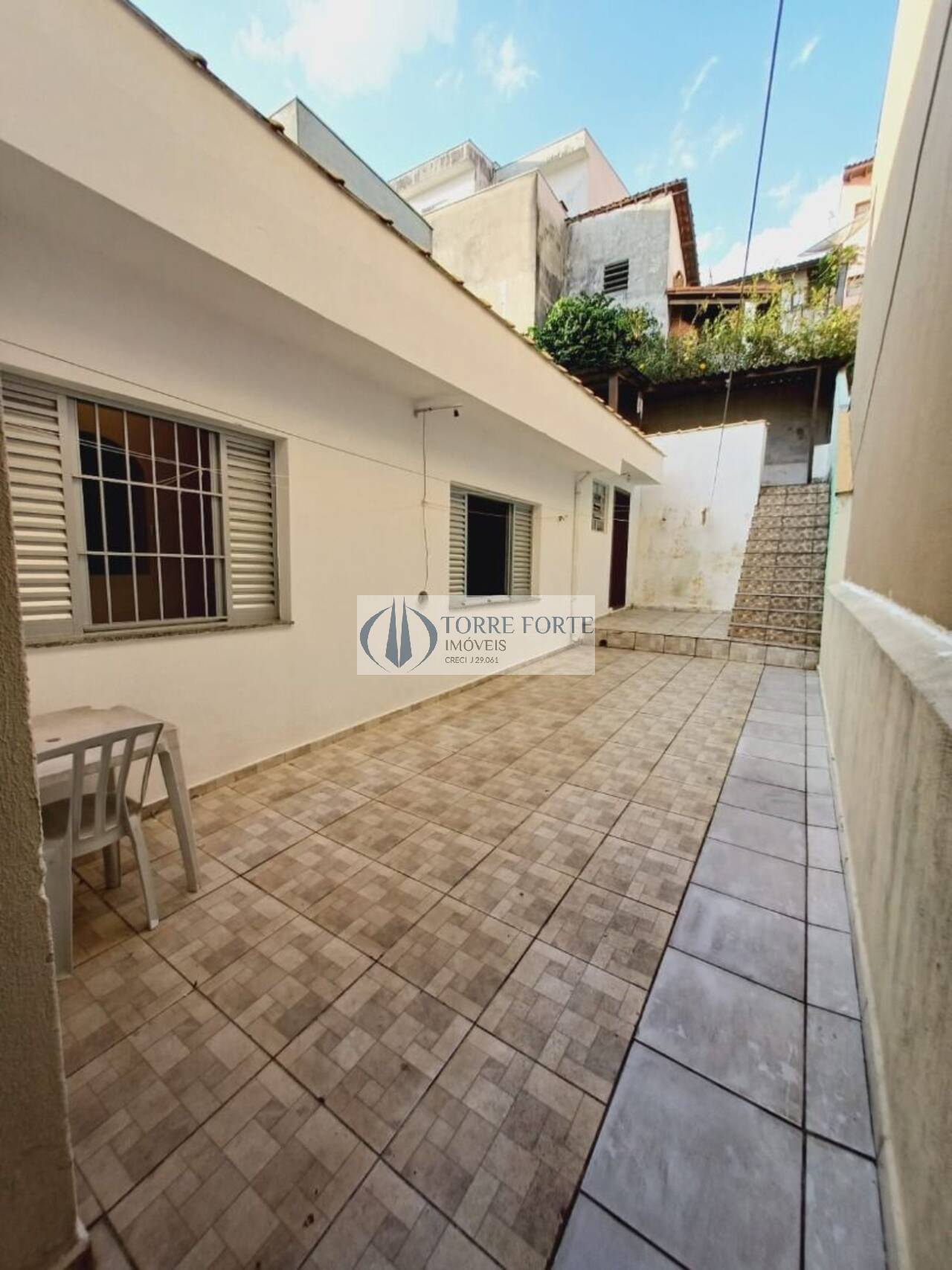 Casa à venda com 2 quartos, 200m² - Foto 1