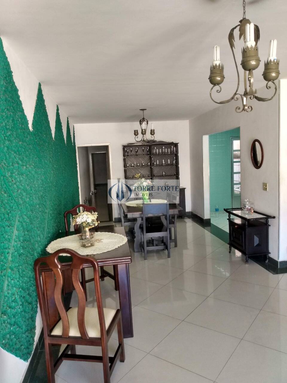 Casa à venda com 3 quartos, 190m² - Foto 2