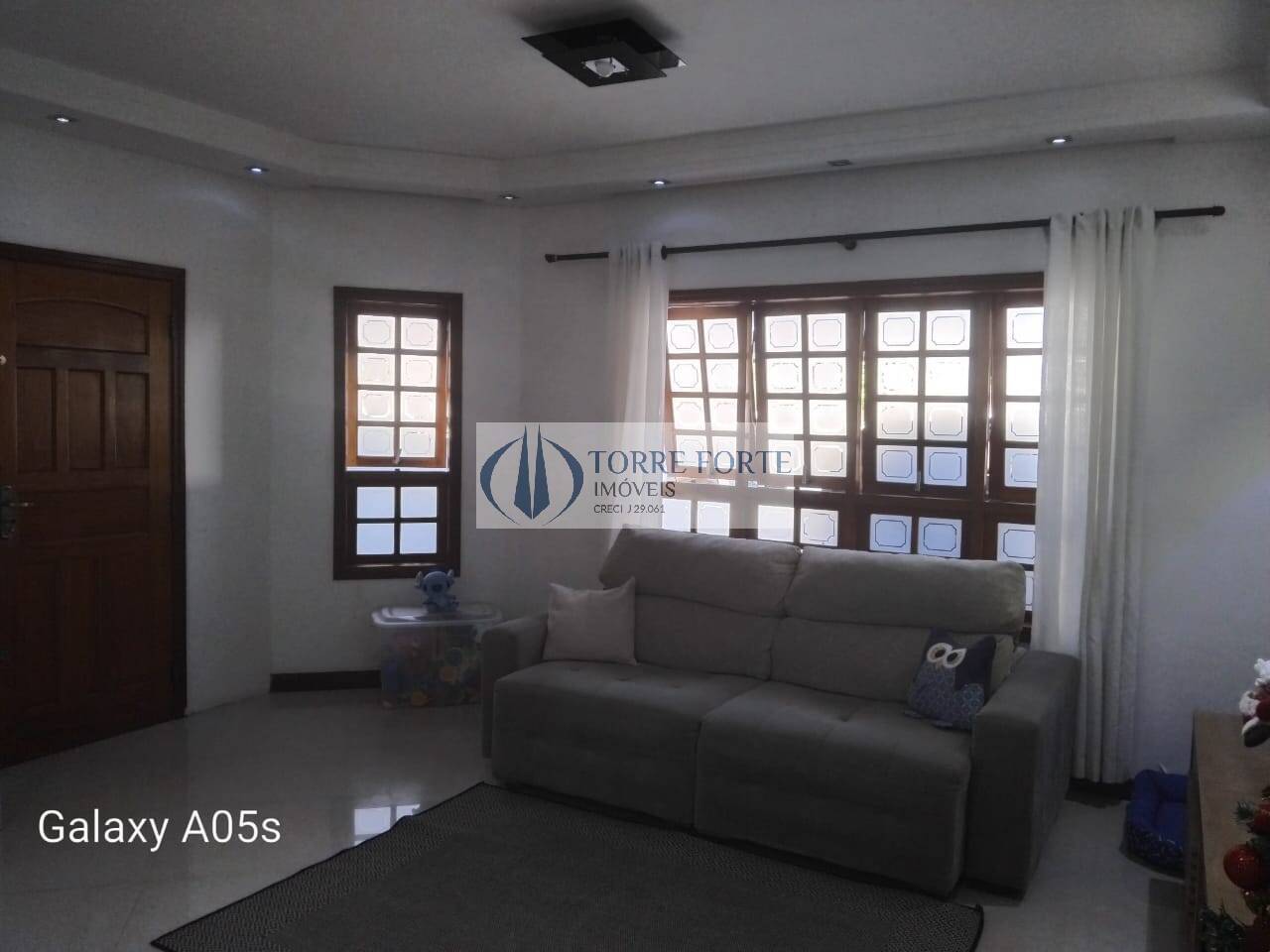 Casa à venda com 3 quartos, 180m² - Foto 4