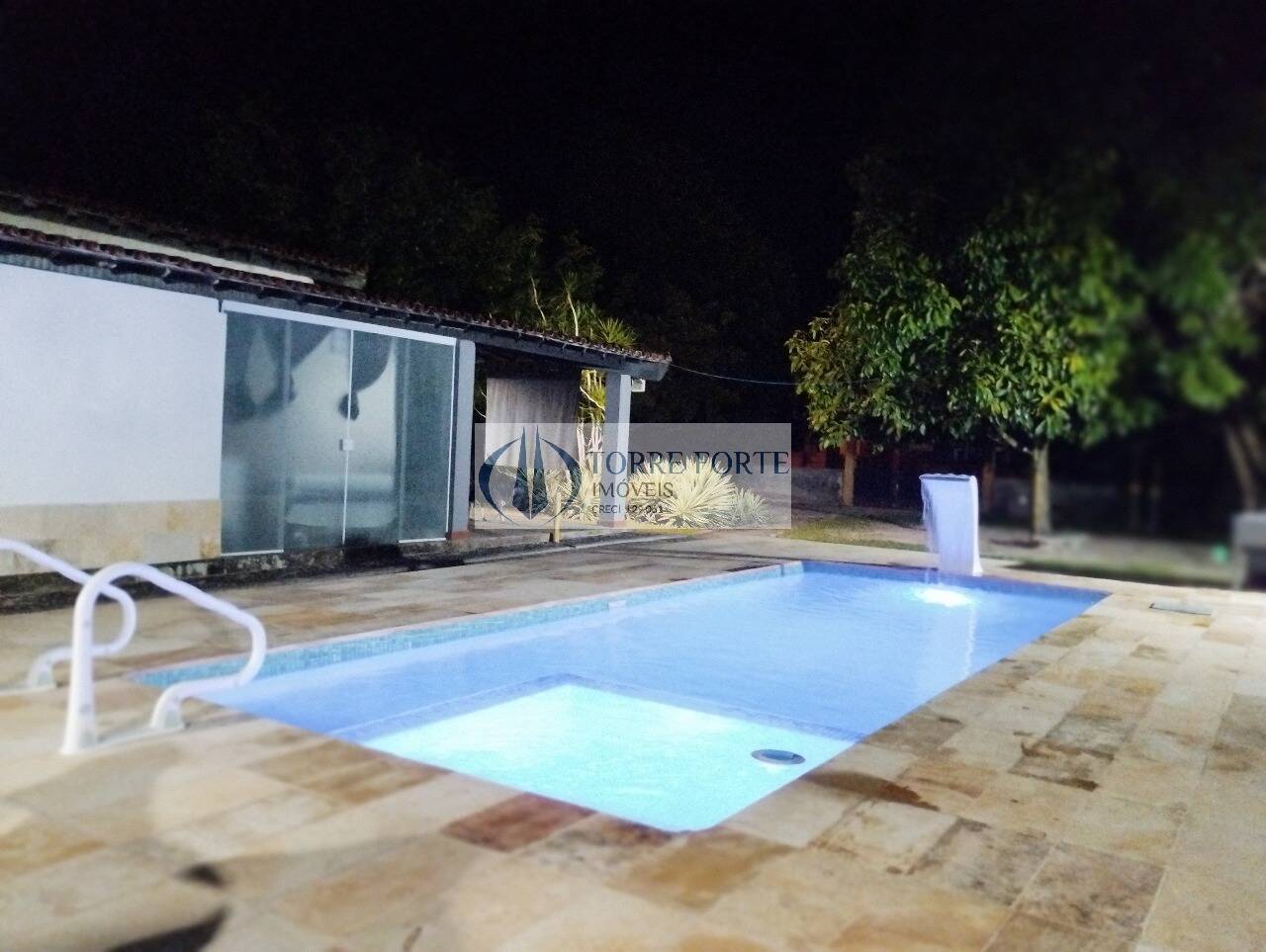 Casa à venda com 6 quartos, 1200m² - Foto 2
