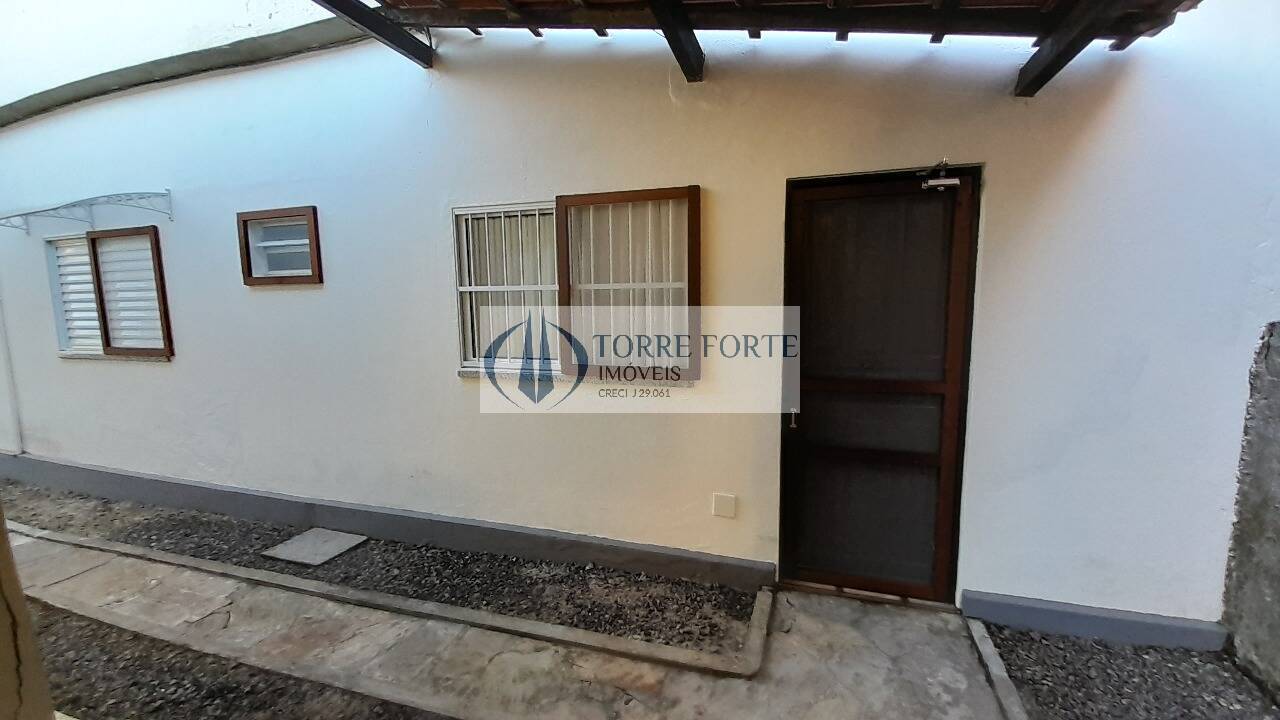 Casa à venda com 6 quartos, 1200m² - Foto 37