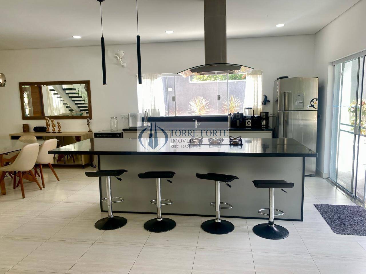 Casa de Condomínio à venda com 4 quartos, 280m² - Foto 4