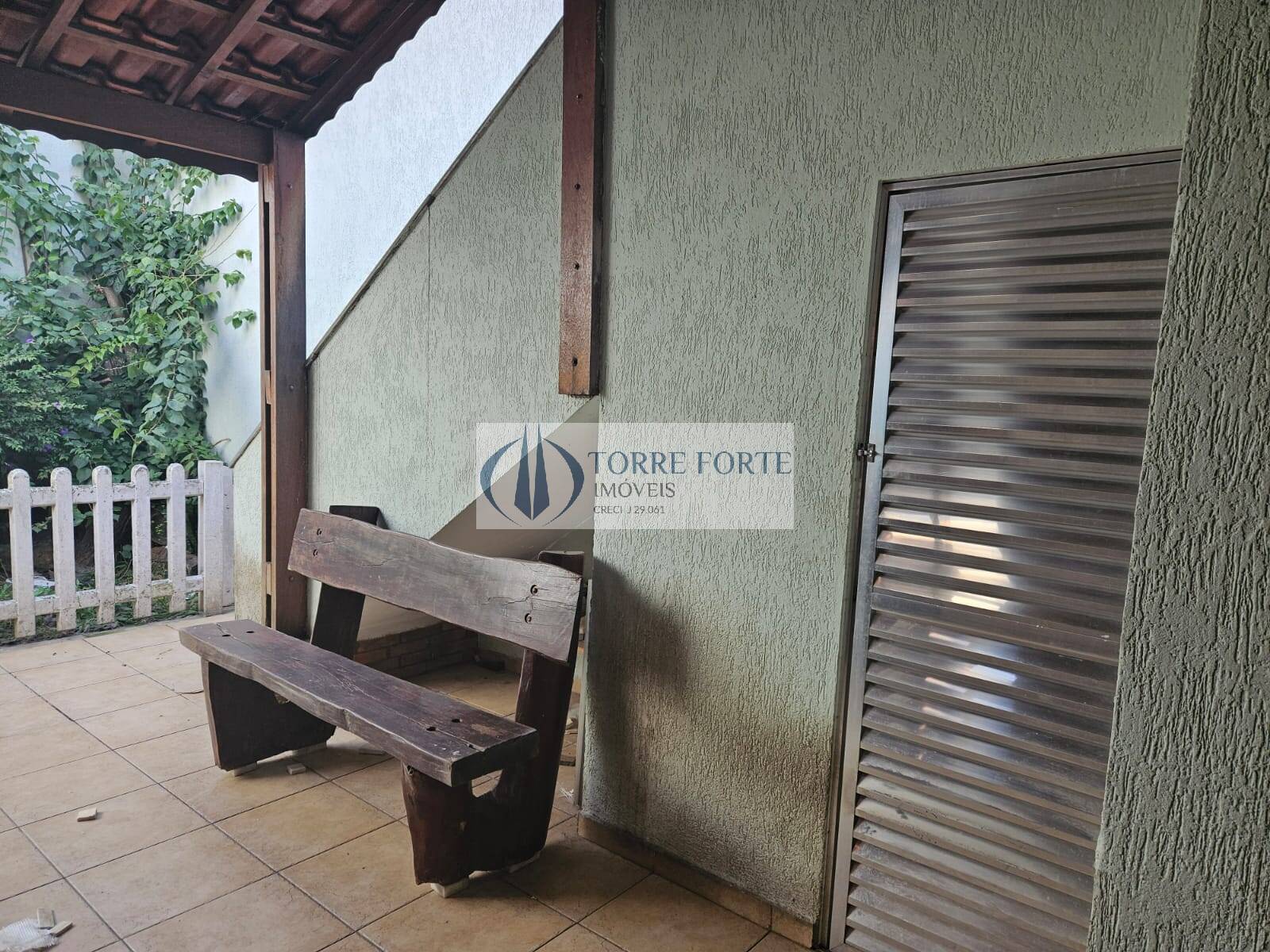 Casa à venda com 3 quartos, 200m² - Foto 32