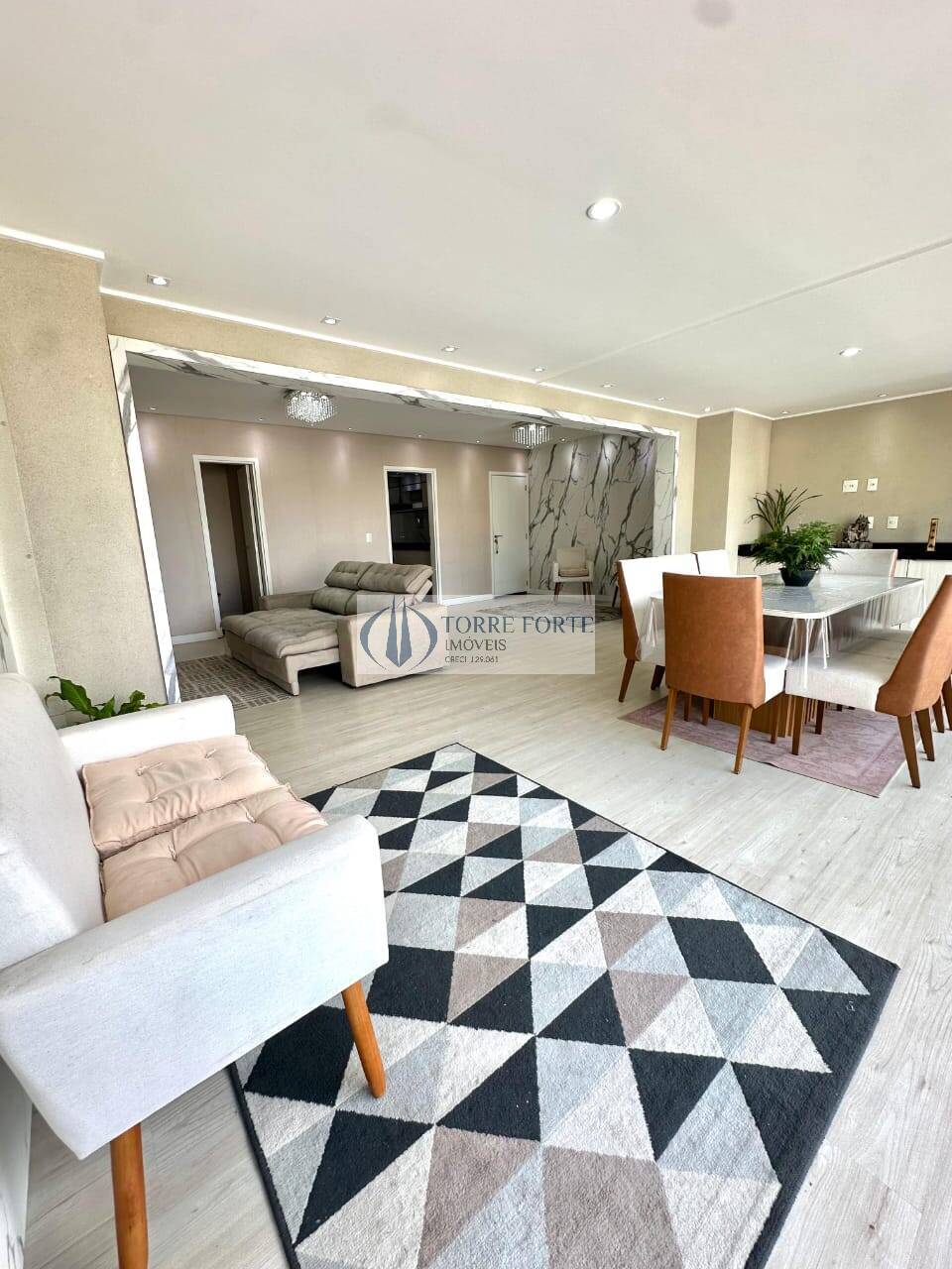 Apartamento à venda com 3 quartos, 135m² - Foto 7