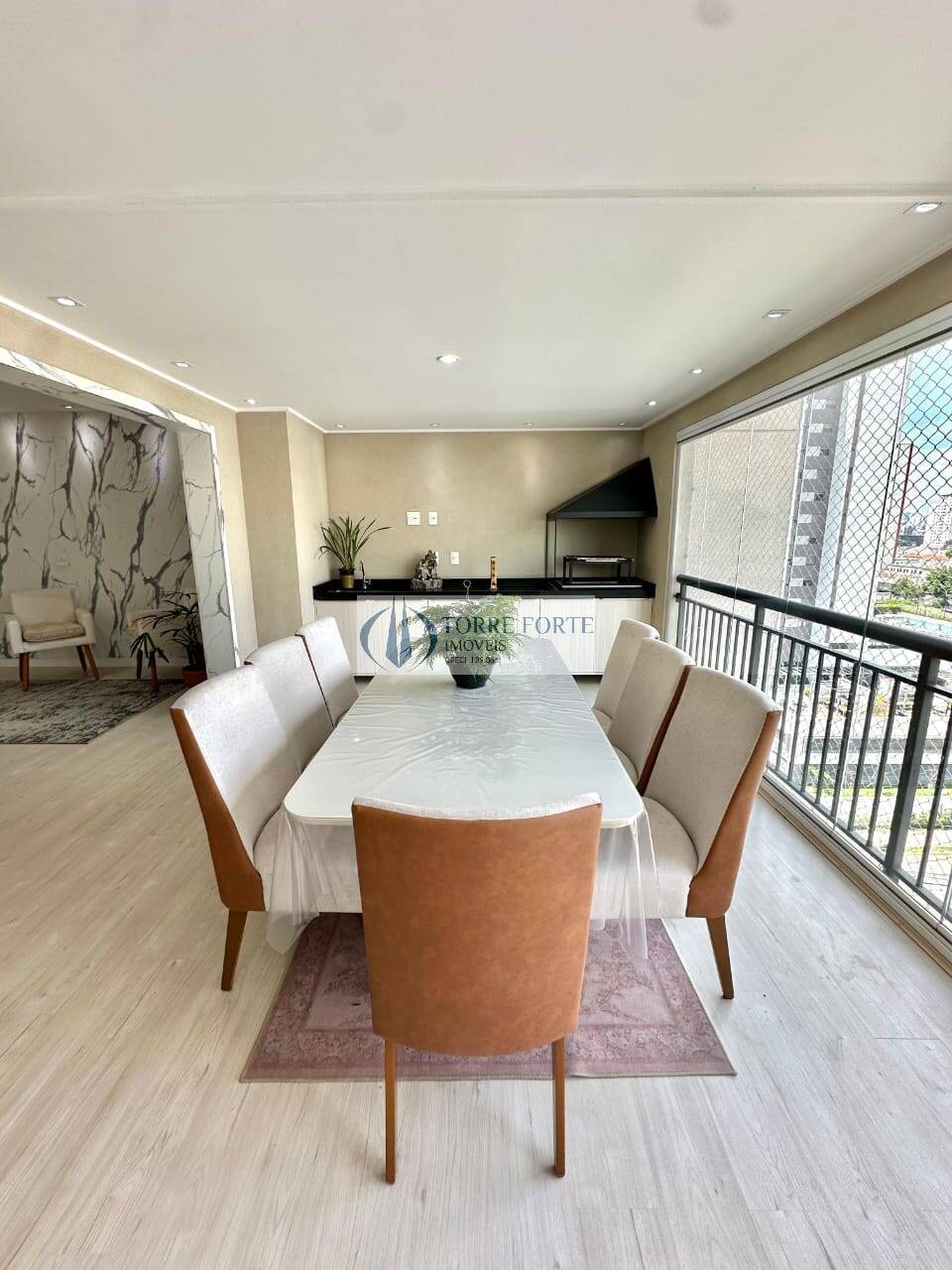 Apartamento à venda com 3 quartos, 135m² - Foto 2