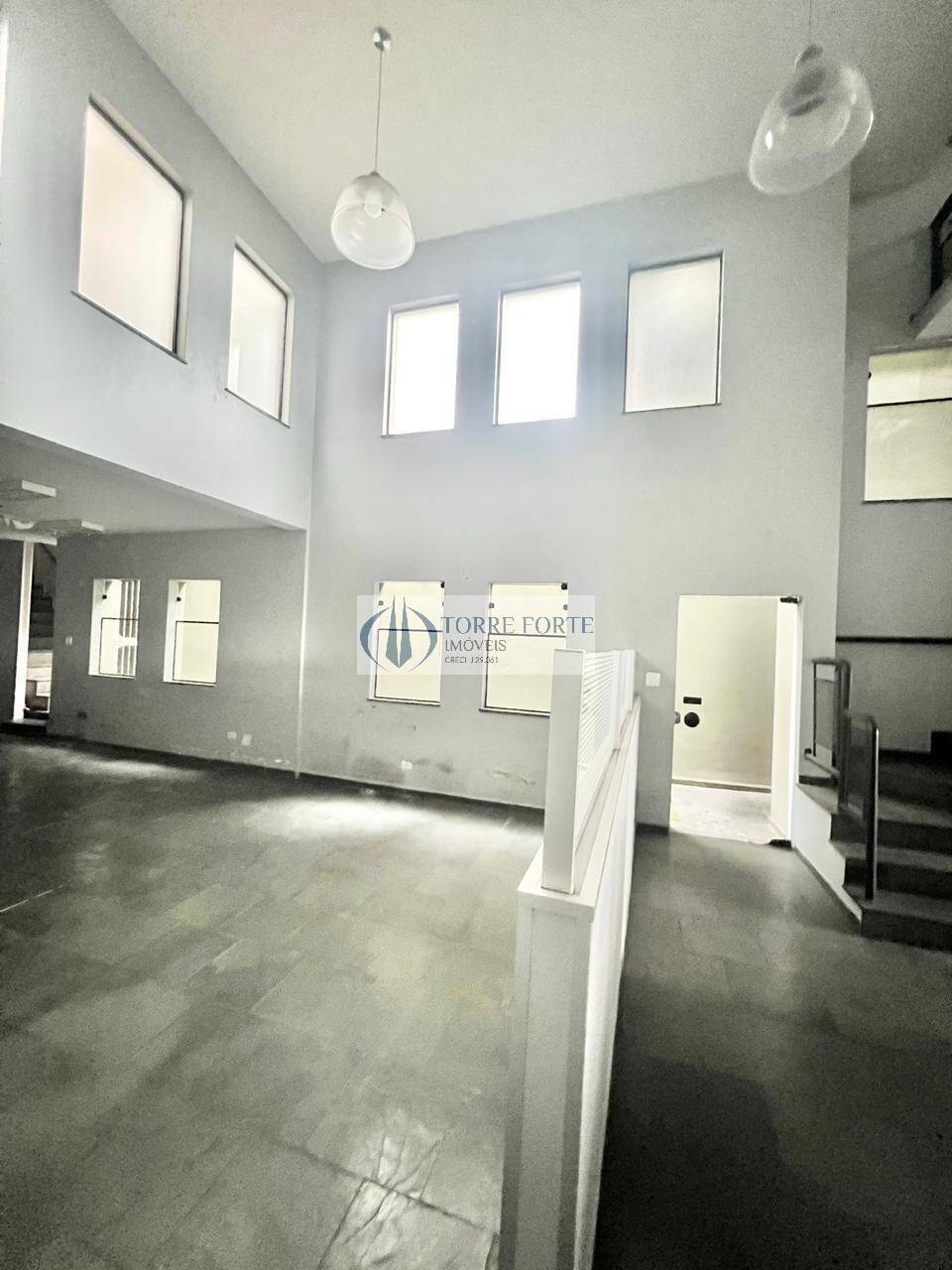 Sala-Conjunto, 300 m² - Foto 1