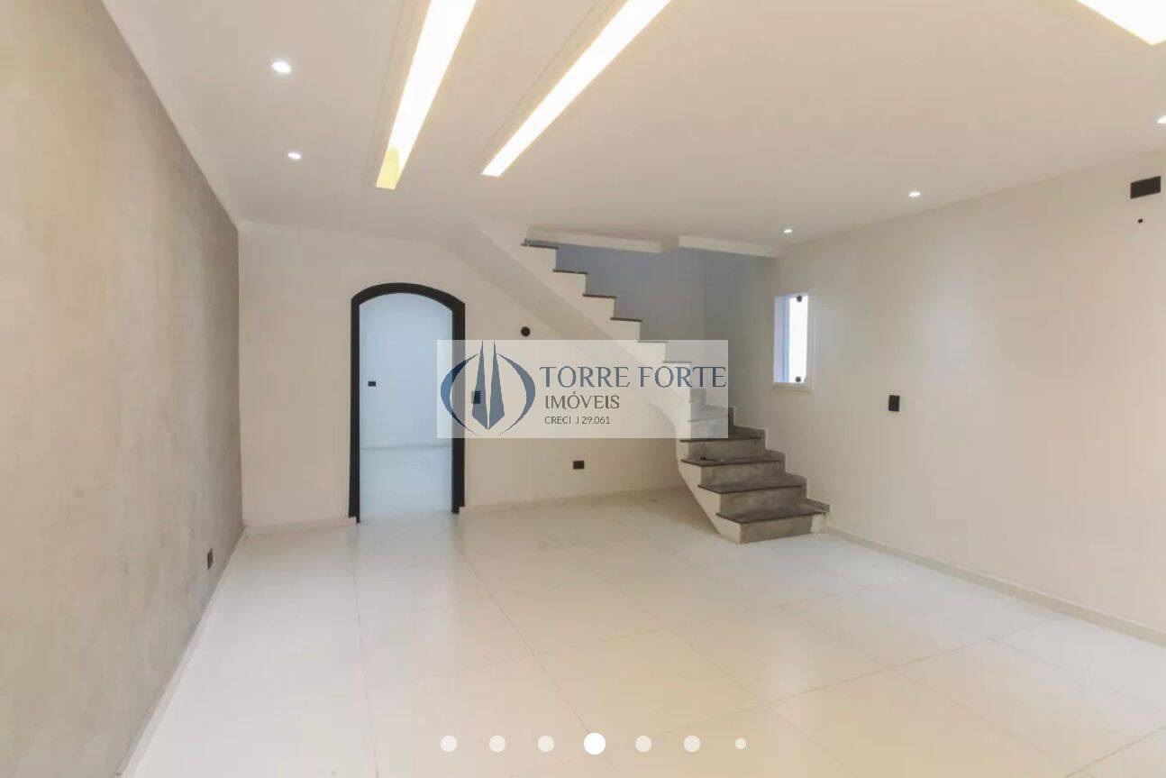 Casa à venda com 3 quartos, 216m² - Foto 1