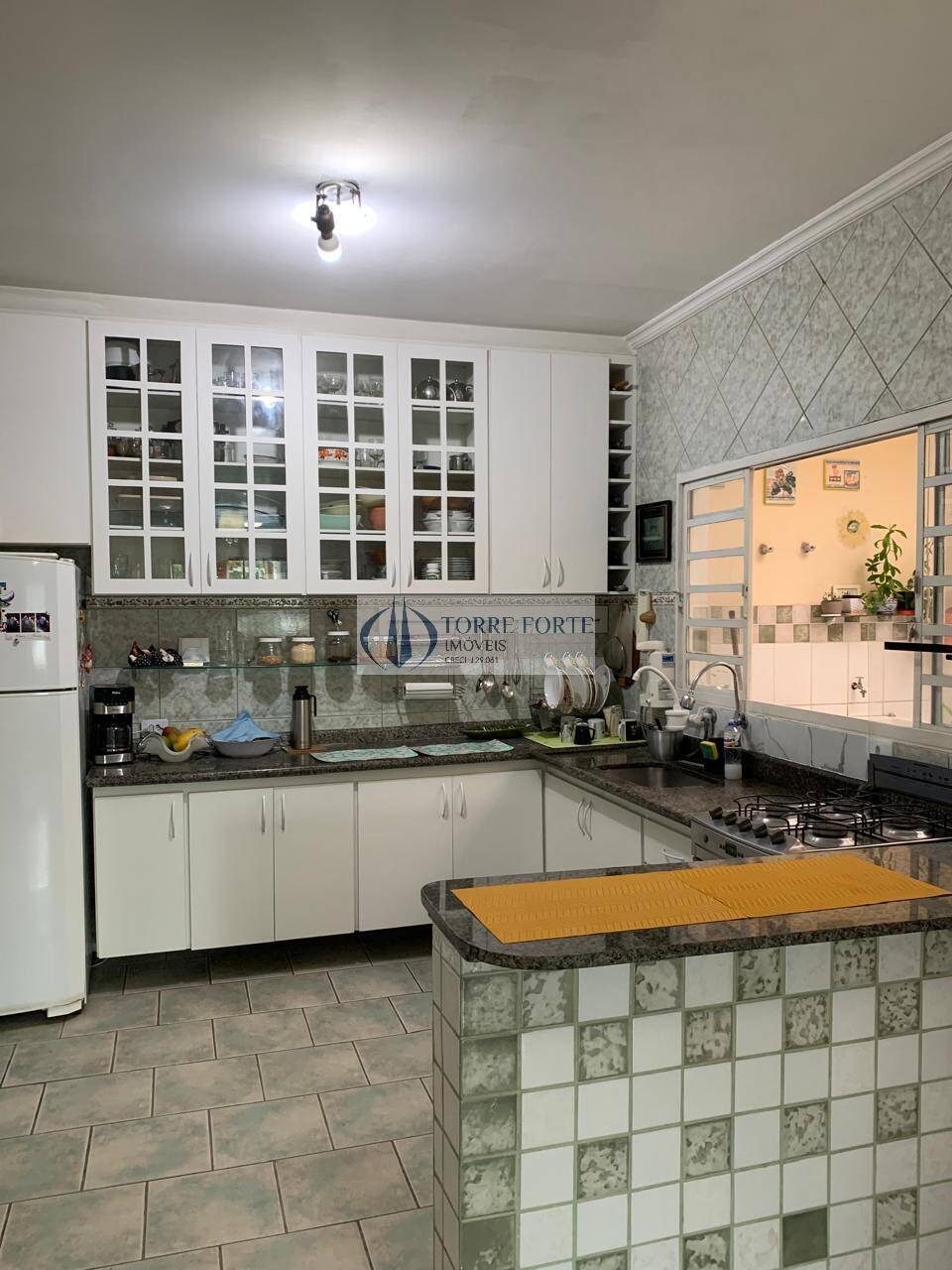 Casa à venda com 2 quartos, 150m² - Foto 1