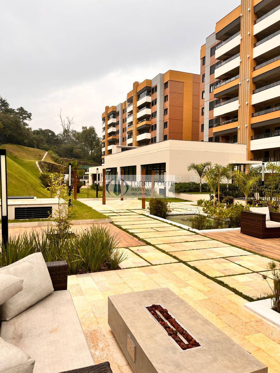 Apartamento à venda com 3 quartos, 95m² - Foto 2