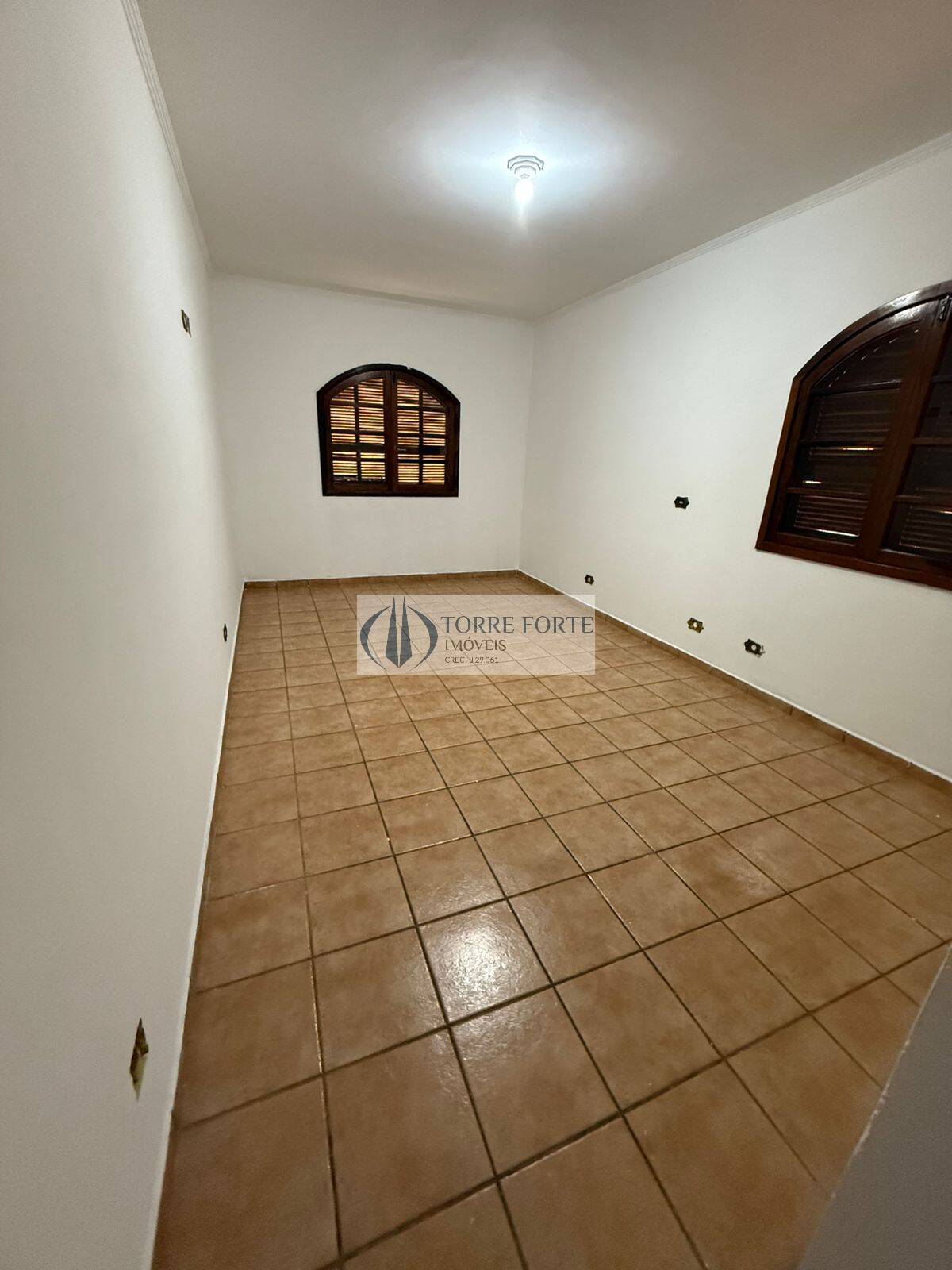 Casa à venda com 4 quartos, 263m² - Foto 3
