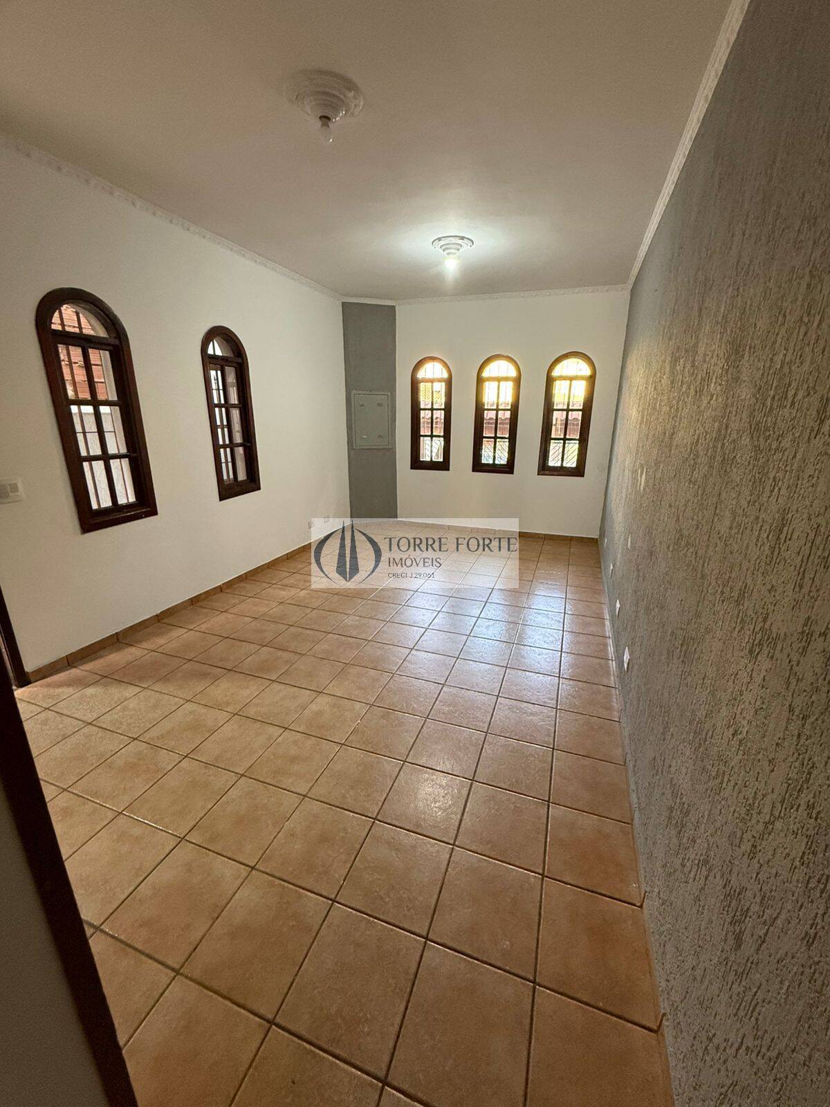 Casa à venda com 4 quartos, 263m² - Foto 1
