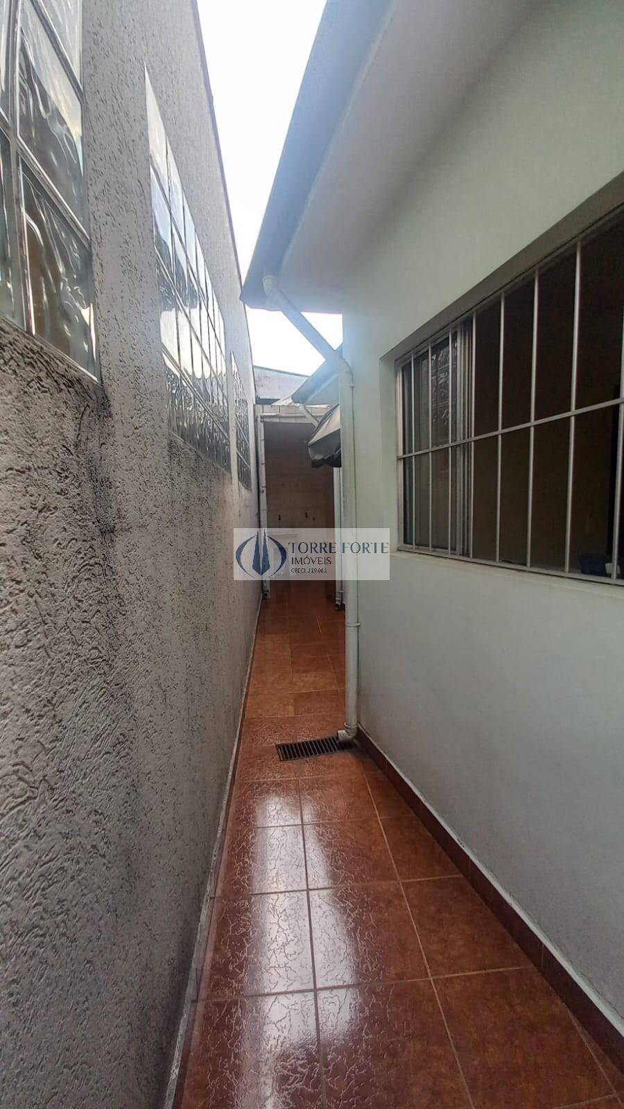 Casa à venda com 1 quarto, 70m² - Foto 4