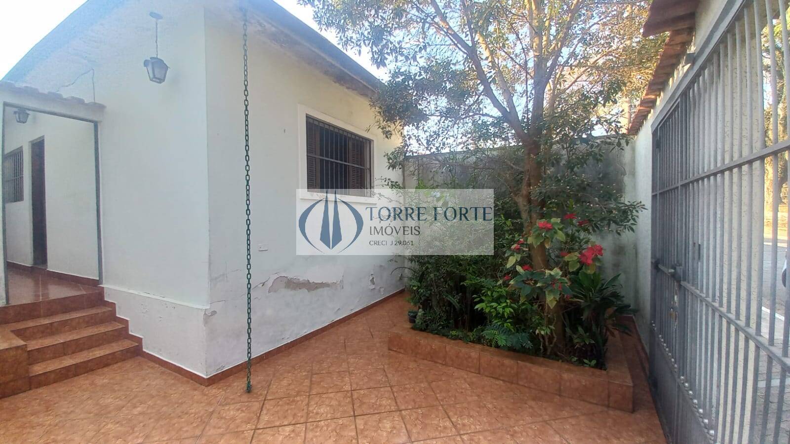 Casa à venda com 1 quarto, 70m² - Foto 2