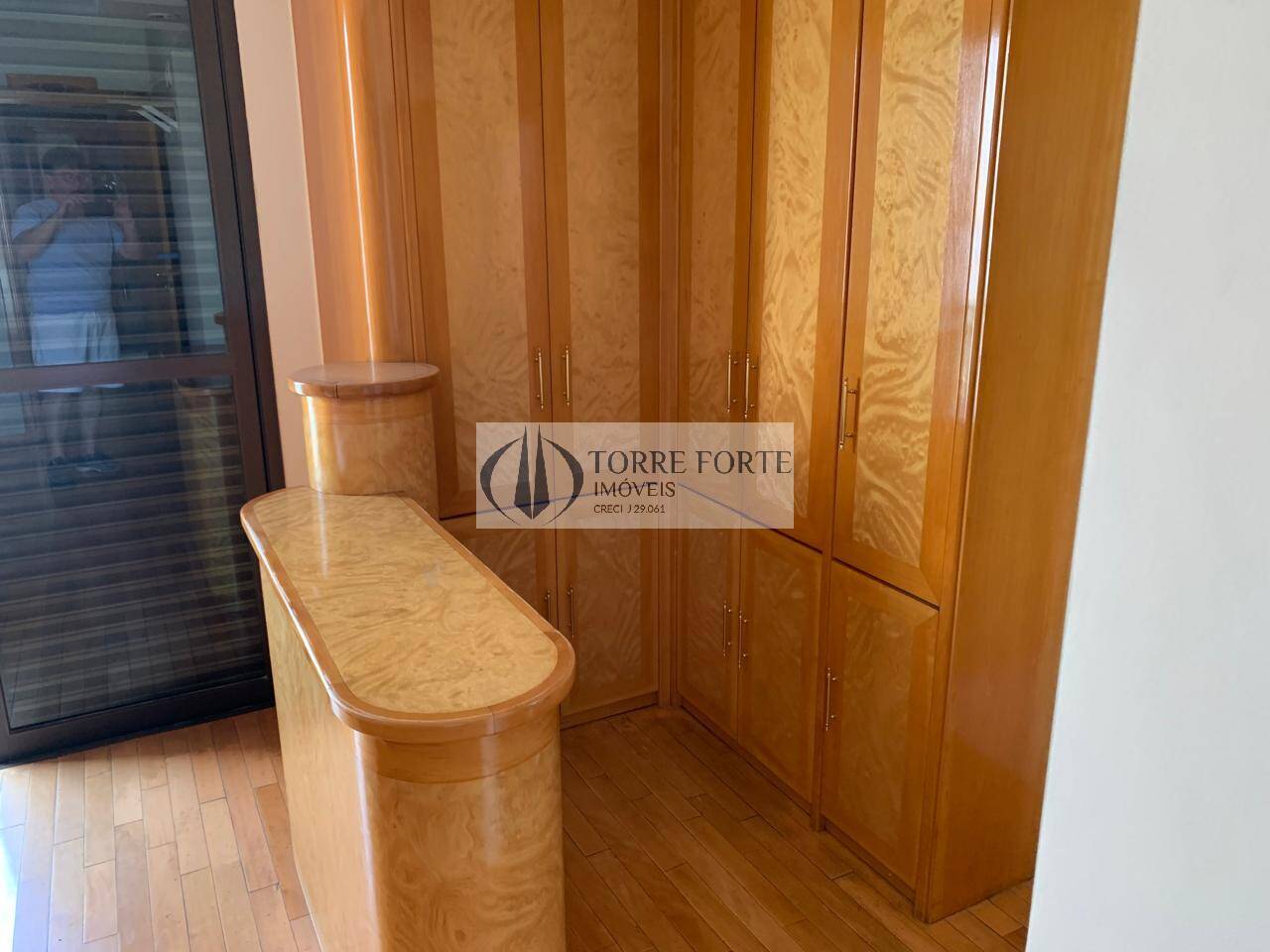 Apartamento à venda com 3 quartos, 250m² - Foto 1