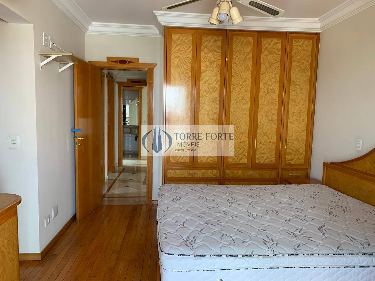 Apartamento à venda com 3 quartos, 250m² - Foto 2