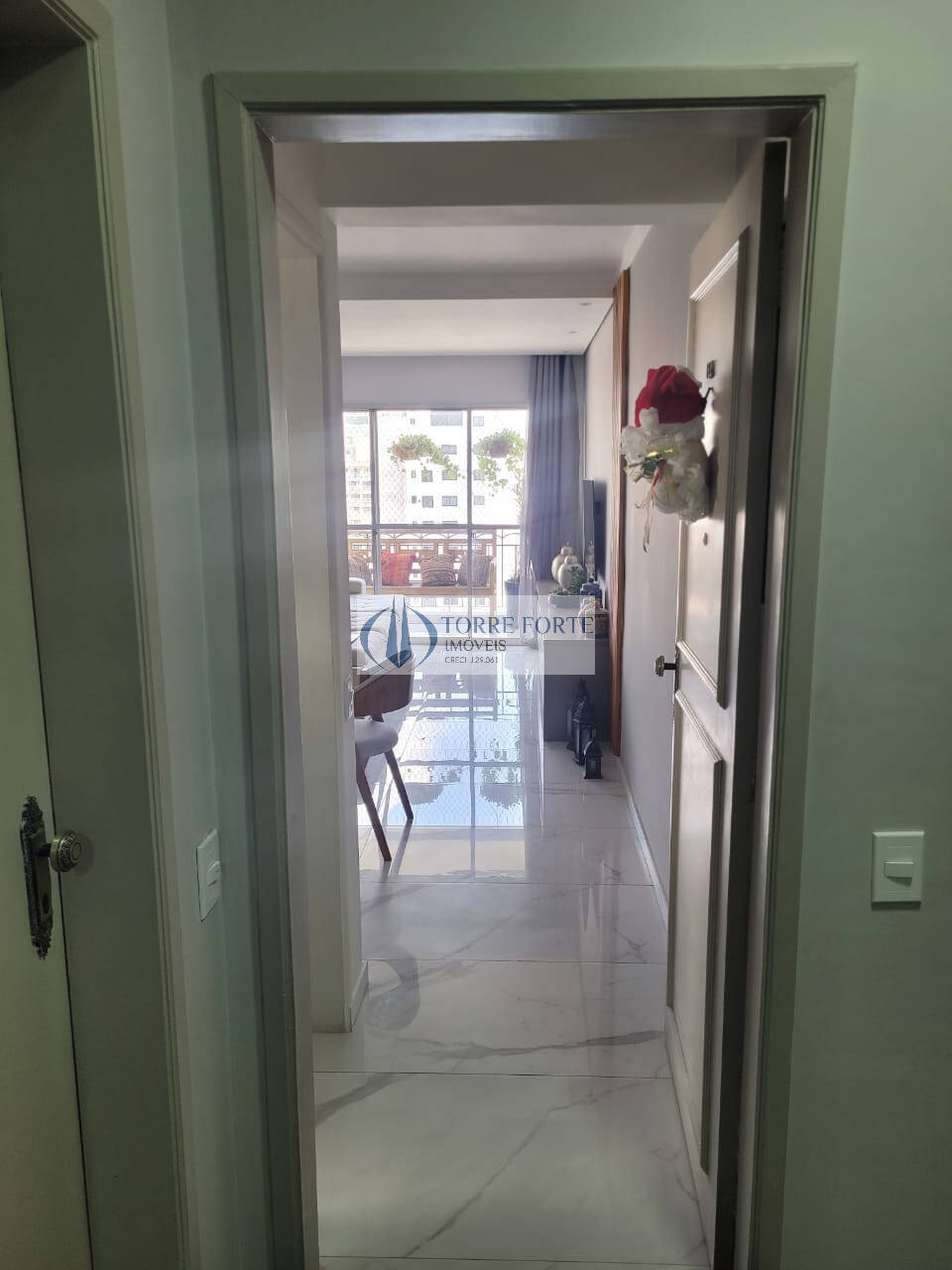 Apartamento à venda com 3 quartos, 83m² - Foto 2