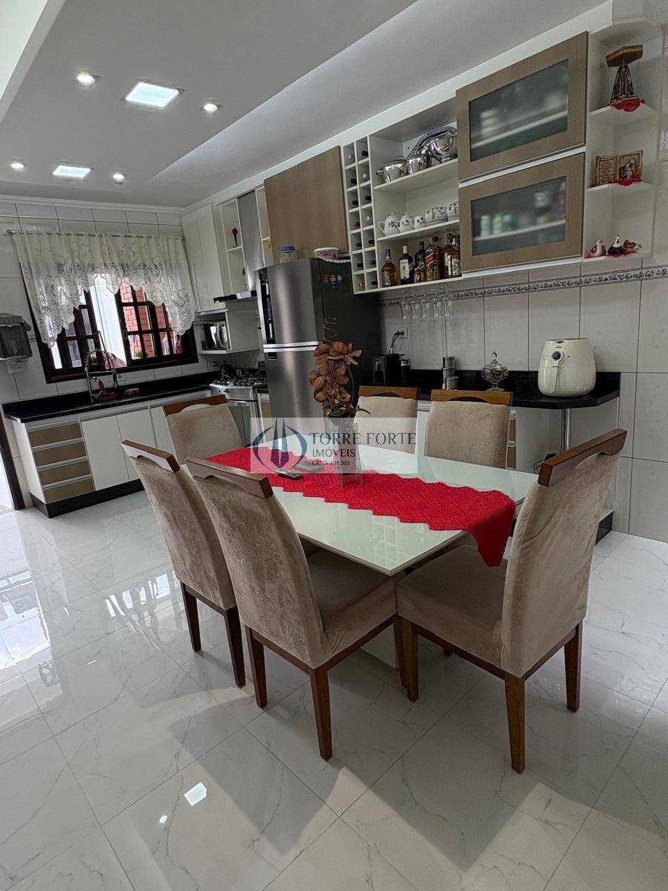 Casa, 3 quartos, 174 m² - Foto 1