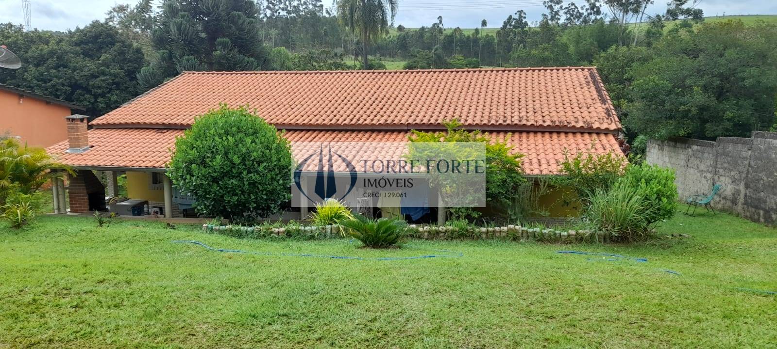 Chácara, 3 quartos, 1580 m² - Foto 1