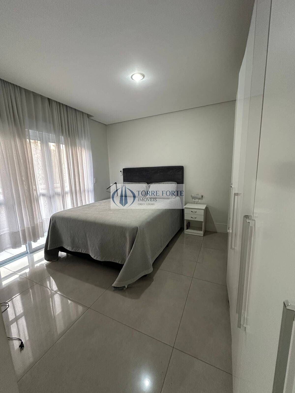 Casa, 3 quartos, 236 m² - Foto 4