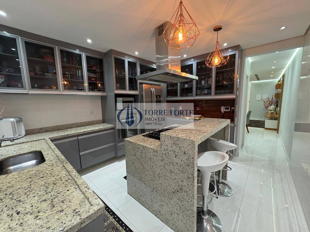 Casa, 4 quartos, 215 m² - Foto 1