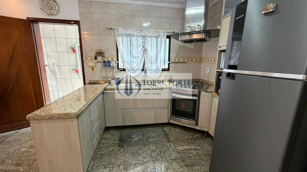 Casa, 4 quartos, 243 m² - Foto 9