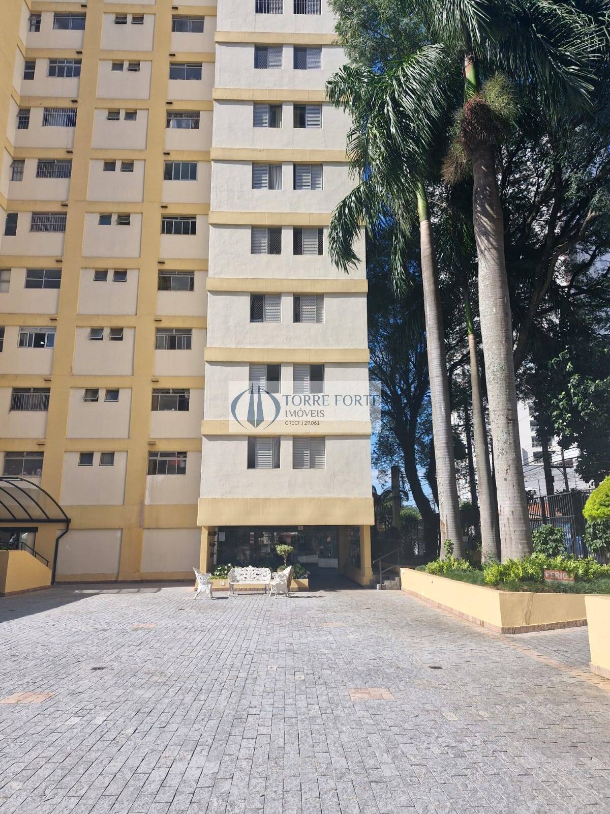 Apartamento à venda com 3 quartos, 72m² - Foto 1