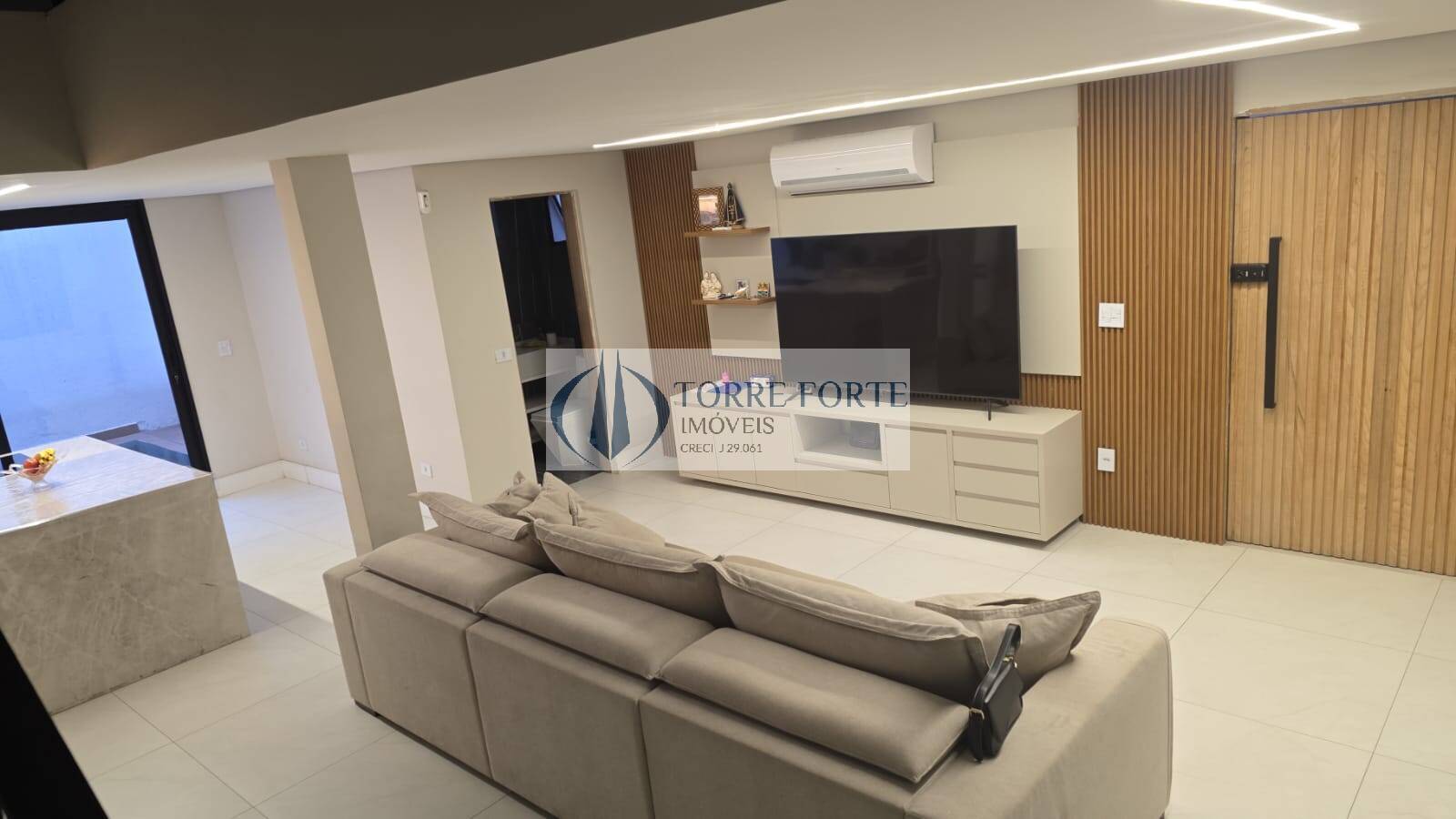 Casa à venda com 2 quartos, 220m² - Foto 2